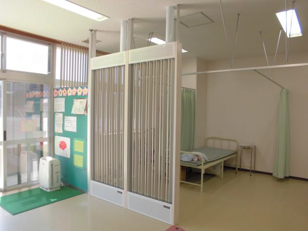 花尾小学校保健室1
