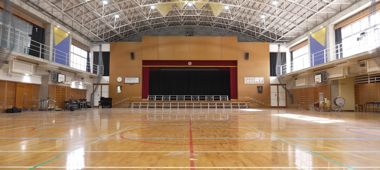 京都府　八幡市の小学校体育館